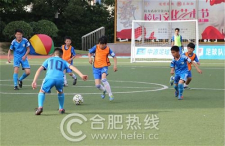 葛大店小学最新比赛,小学足球联赛拉开帷幕