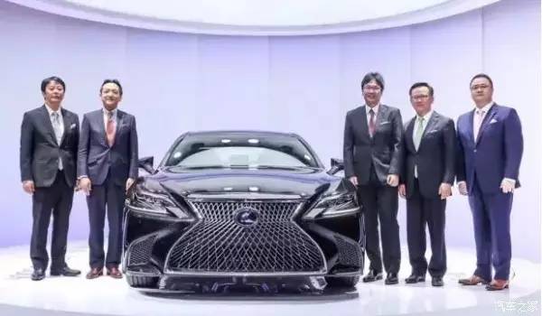 比亚迪上海车展展台人山人海,北京车展国产车展人山人海