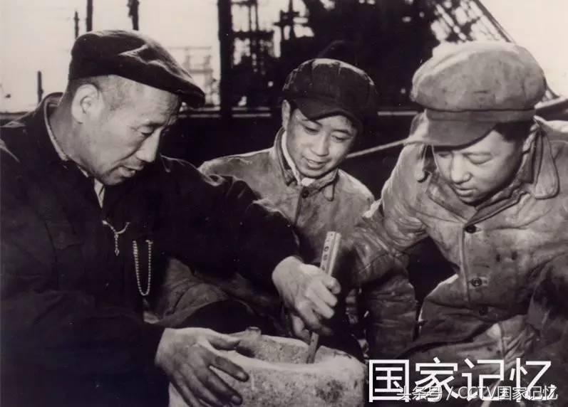 废品堆里捡到了一铁块,废铁堆里掏出来的宝贝