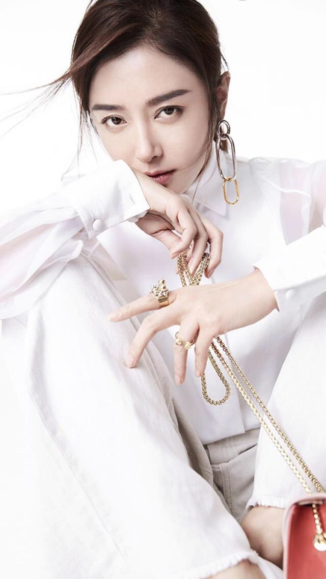 秦岚整容成功了么,秦岚公开承认整容了吗