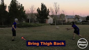 足球高空球落点判断,足球接高空球