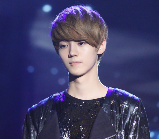 鹿晗综艺节目唱勋章,鹿晗微博之夜表演节目