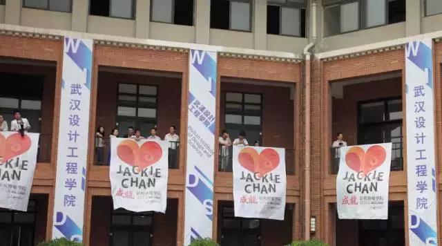 这所颜值逆天的学校，不仅是剧组常驻地，连教授都是国内一线明星