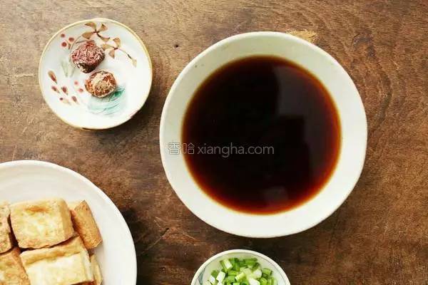 吃素就吃蛋白质丰富得豆腐，好吃到连盘子都能吃掉