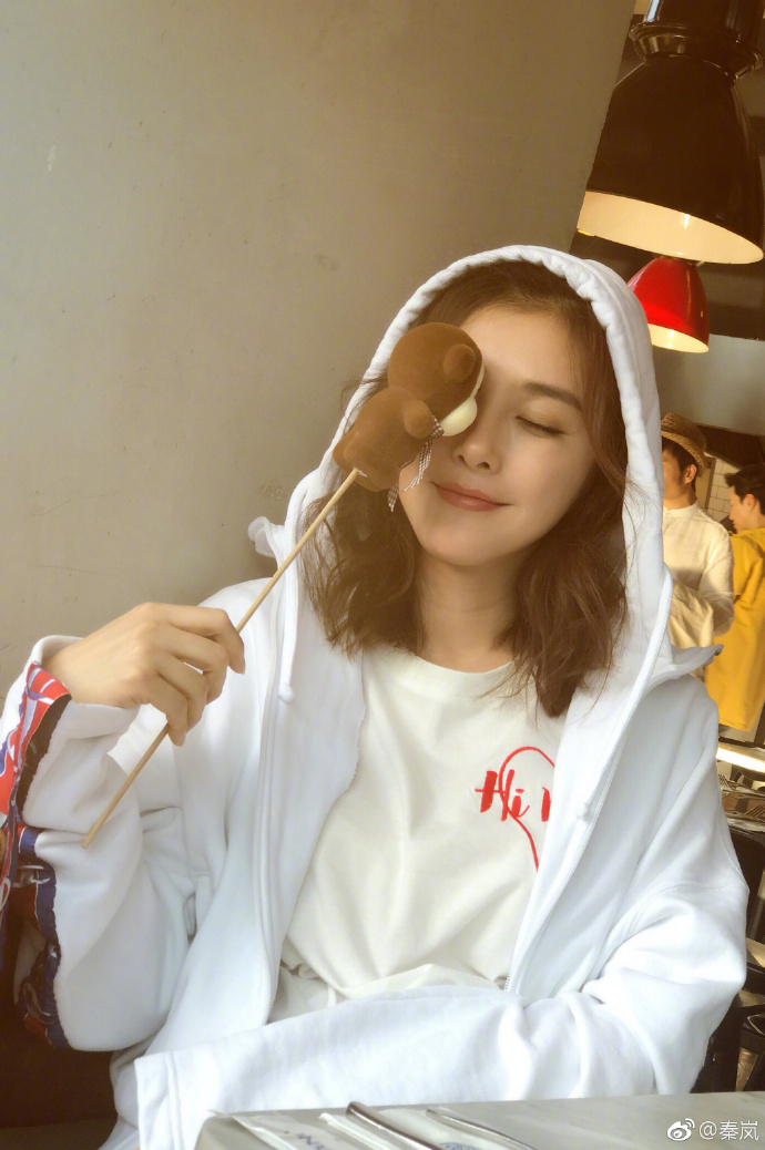 秦岚整容成功了么,秦岚公开承认整容了吗