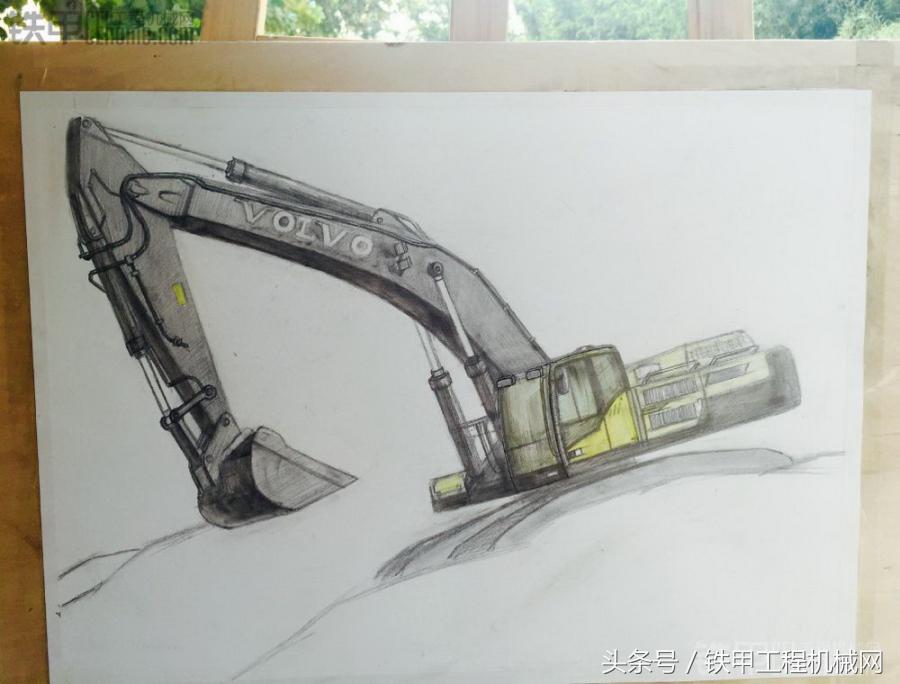 大学生酷爱画挖掘机作品让人震撼！