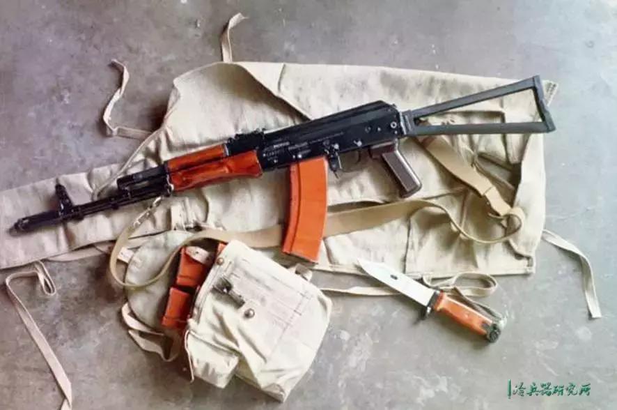 中、俄、美三国*用军***刀刺**改进之路：总有一款完爆三棱*刺军**