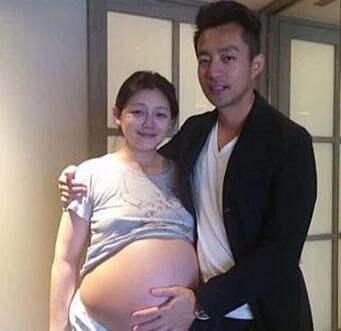 baby孕期旧照曝光,baby晒近照显露亮眼双下巴