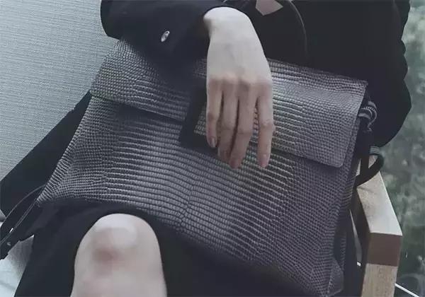 夏季出游包包,旅行如何搭配两个包包呢