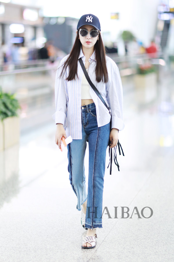 要美也要暖近期明星穿搭总结,今年流行的明星初秋穿搭