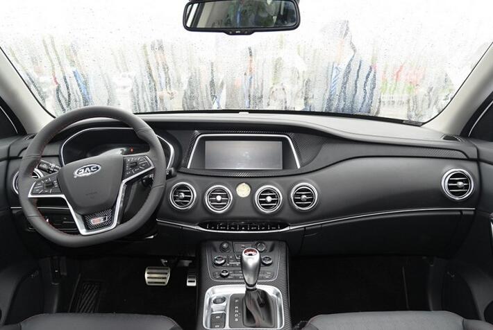 连模仿大咖众泰都转原创风了,这款15万的七座四不像凭啥能火?