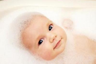 用这些方法让宝宝夏季远离痱子,夏季宝宝如何预防痱子