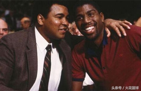 球星跨界珍贵合影，姚明羞涩，科比横跨娱乐拳坛，最后三张好心酸