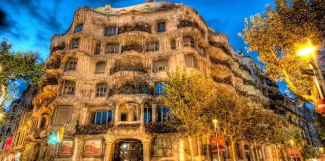 西班牙高迪个人介绍,疯狂的高迪成就了巴塞罗那的传奇