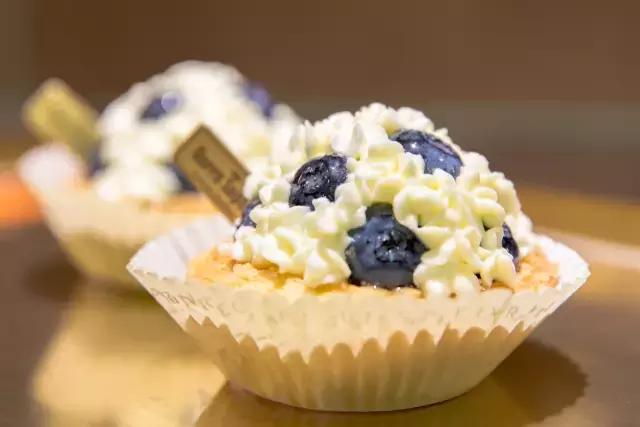 一年狂卖300万个！排队人数可以绕地球3圈！这酥皮蛋挞厉害了