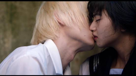 这位天真很邪的少女，逼我重回中学时代