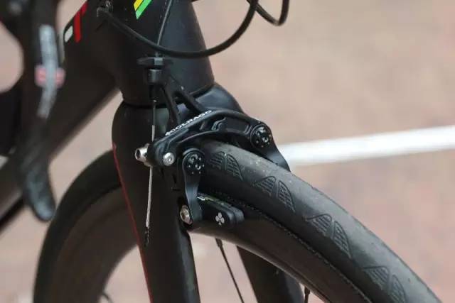 山地自行车刹车异响怎么回事,自行车碟刹刹车时发出尖叫声