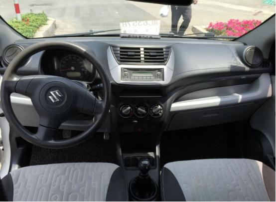 开辆小车被村里人嫌弃,奥拓老款车丢人吗