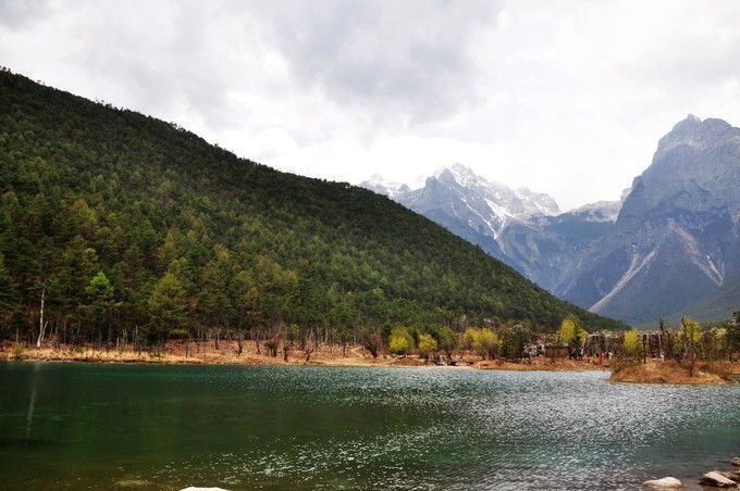 玉龙雪山纳西人心中的神山,玉龙雪山是当地纳西族的神山