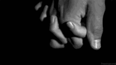 耳鬓厮磨的最佳解释,耳鬓厮磨是什么感觉