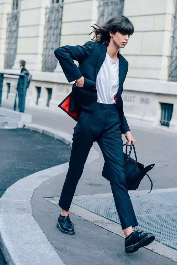 西装+T恤=时髦帅气又有女人味