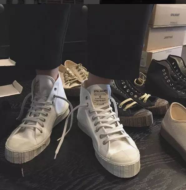 为了你脚上的帆布鞋，几家大牌每年要打50亿美元的战争