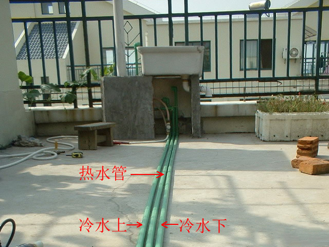 水桶自制太阳能,用矿泉水瓶做太阳能热水器手工