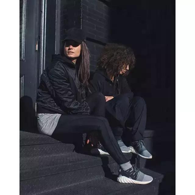 袜子当鞋子穿的视频,袜子能不能当鞋子穿