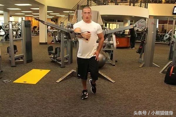 胸肌练的有点下垂怎么纠正,胸肌不对称怎么修复