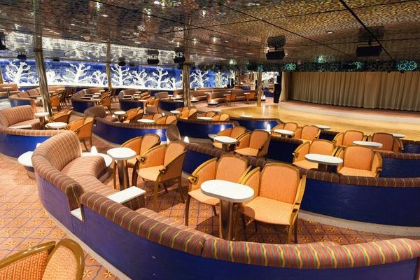 坐着豪华游轮,坐着邮轮看世界