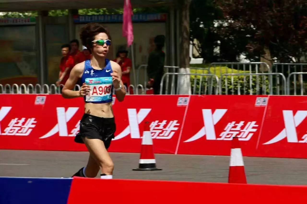 唐辉马拉松运动视频,马拉松唐辉夺冠