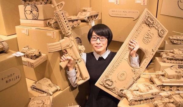 给自己一个买买买的理由，日本小姐姐把快递纸箱玩出了新花样！