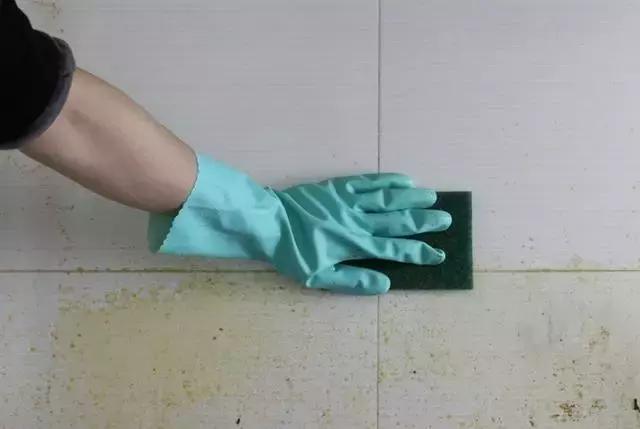 油烟机不管有多脏一个口罩就搞定,油烟机太脏了用什么清理比较干净