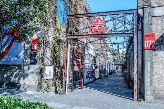 还坐什么地铁？坐上这趟最美公交，我宁愿堵成狗！