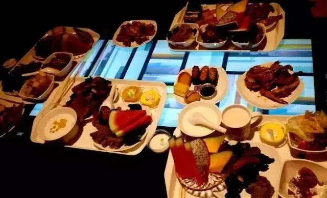 还坐什么地铁？坐上这趟最美公交，我宁愿堵成狗！