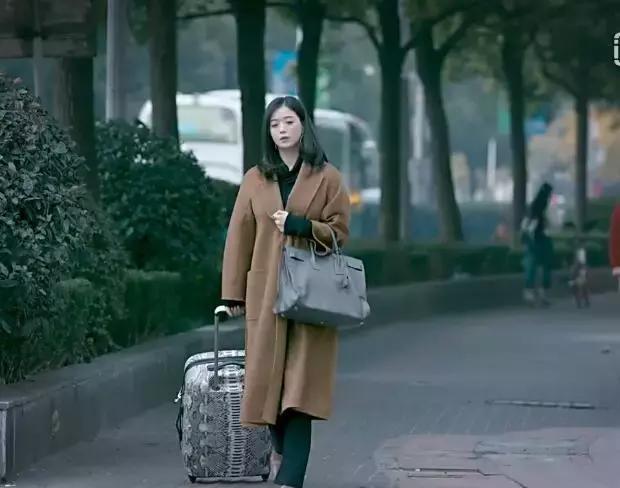 扒一扒剧中女明星的包包,欢乐颂2里的包包