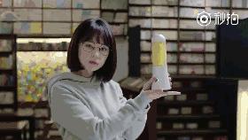 前方萌物来袭！今年最in的“口红包”用它搭配刚刚好