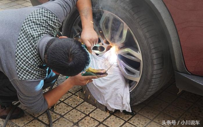 钥匙找不到锁芯怎么卸下来,汽车轮胎防盗螺丝套筒怎么找不到