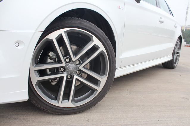 奥迪a33.5tfsi落地价,奥迪a3sportback