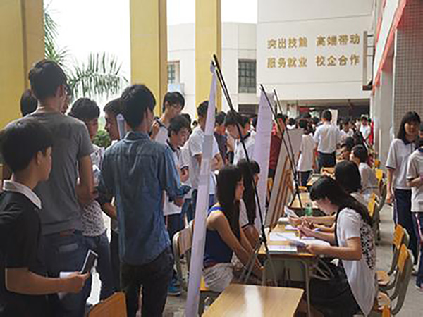 学美网与四川二十所高校达成合作签订“美妆人才输送计划”