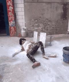 我书读得少你别骗我啊,我还从没见过打吊针打屁股上的