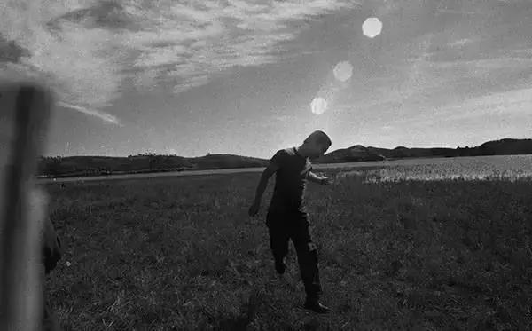 与窦唯相爱相杀十年的她，用记录了中国那个不朽的摇滚时代