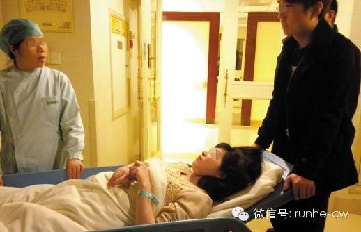 妊娠36周宝宝,胎儿命悬一线医生托举24分钟救命