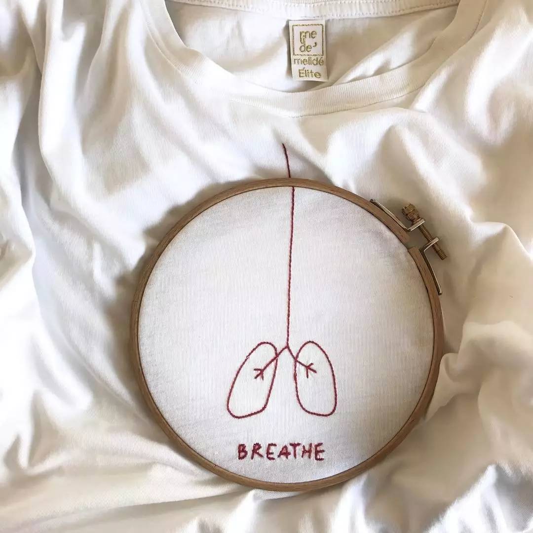 t恤牛仔甜酷,今夏流行这4种t恤时尚又百搭