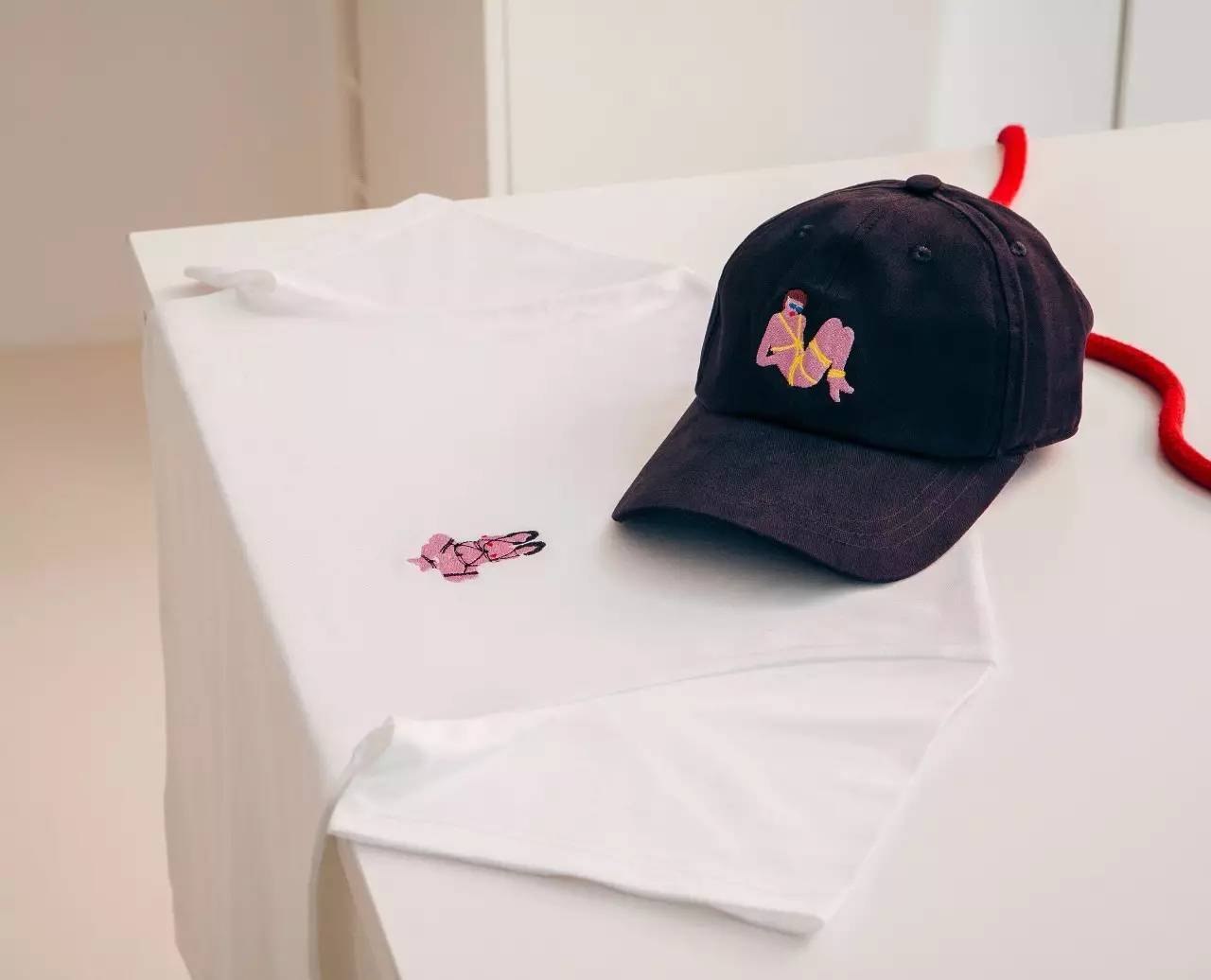 t恤牛仔甜酷,今夏流行这4种t恤时尚又百搭