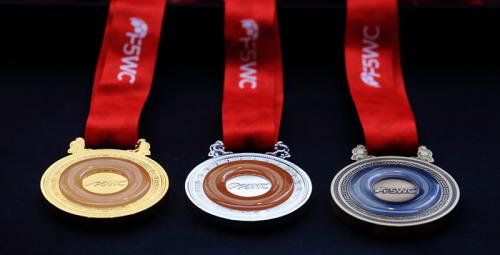 龙陵黄龙玉雕刻大赛视频,五人制足球世界杯黄龙玉奖牌