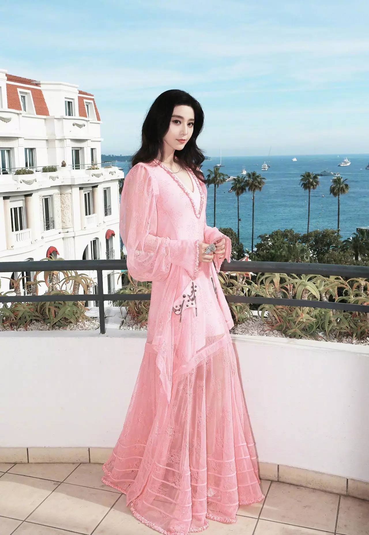 范冰冰踏上戛纳红毯的那一刻,范冰冰最浪漫的戛纳行