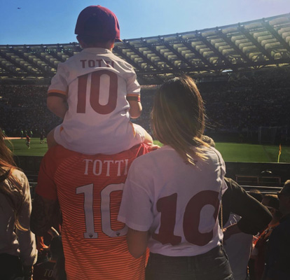 红狼罗马狼王托蒂,狼王托蒂被罗马人踢在地上