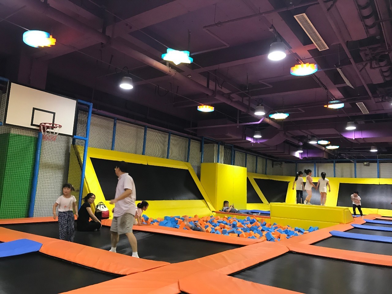 一家新开的大型游乐场,开一家一千平儿童室内游乐场