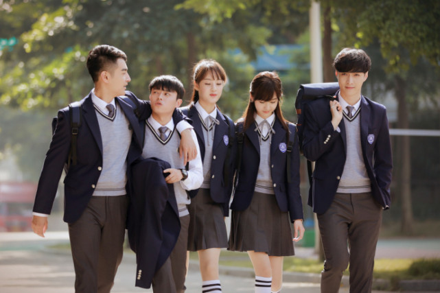 陈都灵演过什么校园剧,周冬雨女明星穿衣曝光瞬间